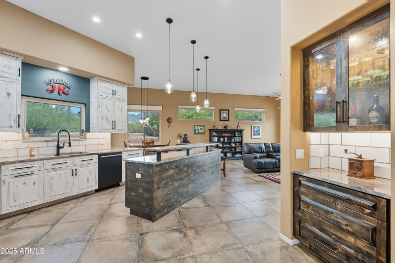 Kitchen - Family Room