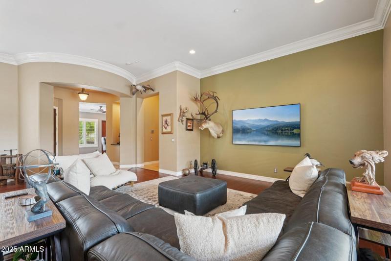 9-web-or-mls-W Shinnecock Way-S1209-010