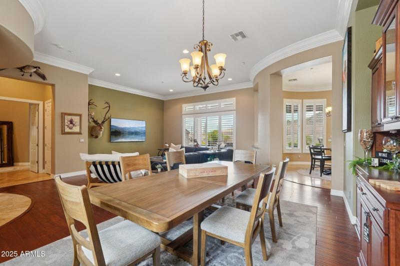 12-web-or-mls-W Shinnecock Way-S1209-013