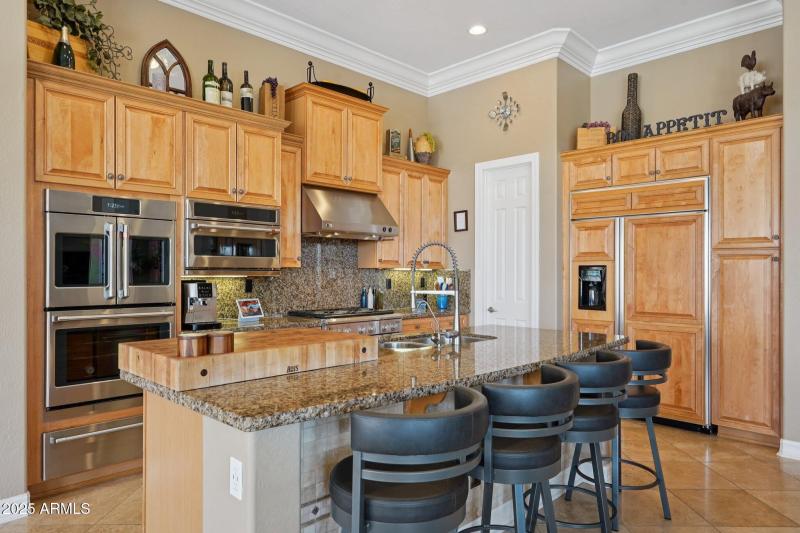 16-web-or-mls-W Shinnecock Way-S1209-017