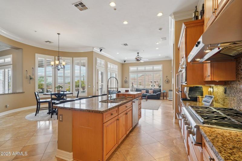 17-web-or-mls-W Shinnecock Way-S1209-018