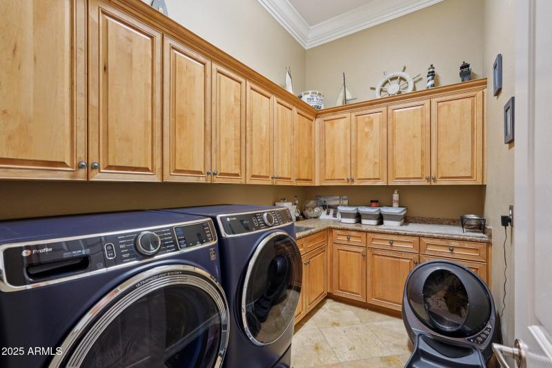 27-web-or-mls-W Shinnecock Way-S1209-028