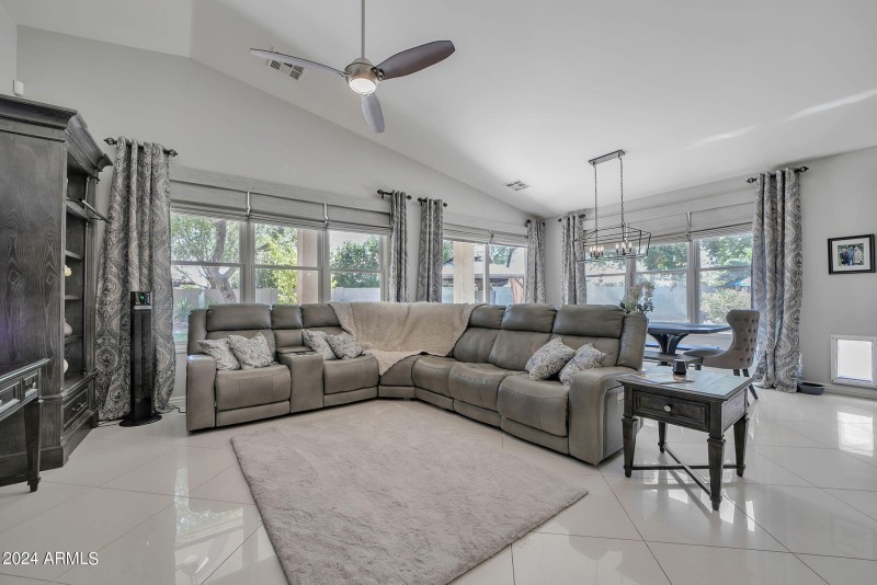 8-web-or-mls-8_186_a4m_01