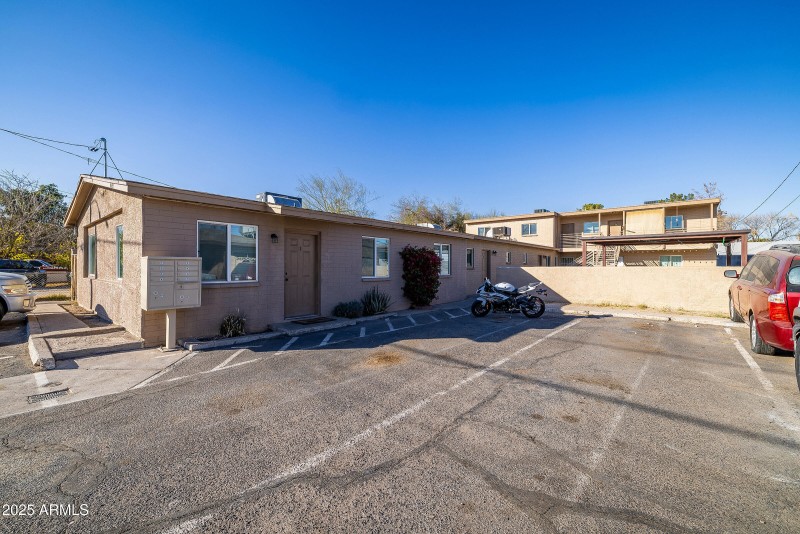 6324 W Maryland Ave - Exterior 04