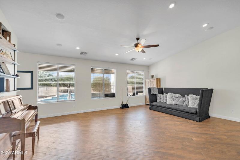 6-web-or-mls-21718 E Cherry Wood Dr-5