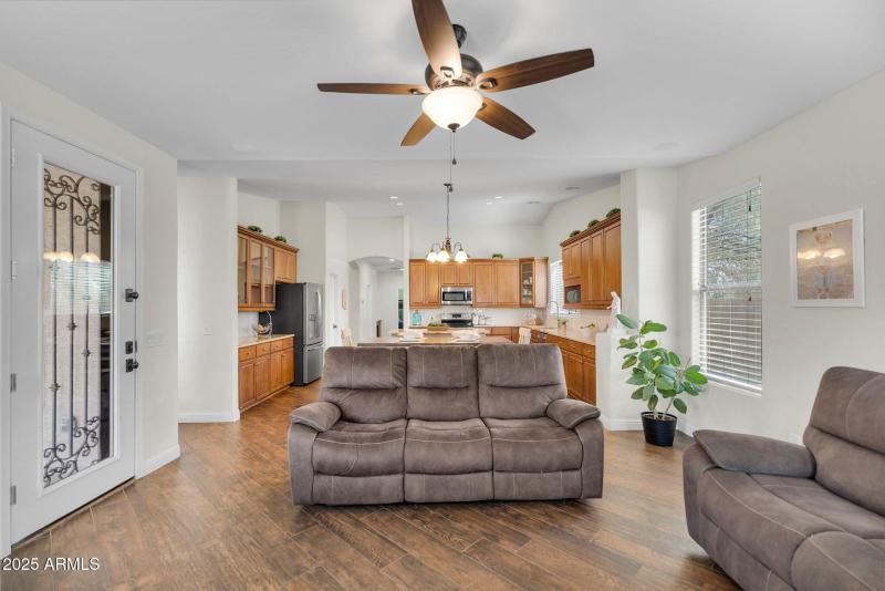 11-web-or-mls-21718 E Cherry Wood Dr-11