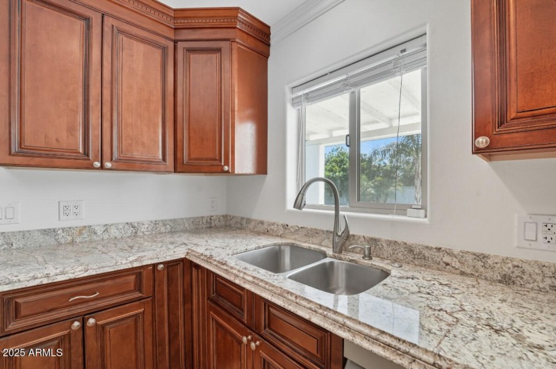 5601 E Sweetwater Ave-19