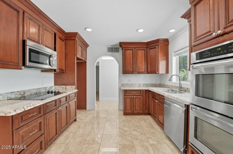 5601 E Sweetwater Ave-17