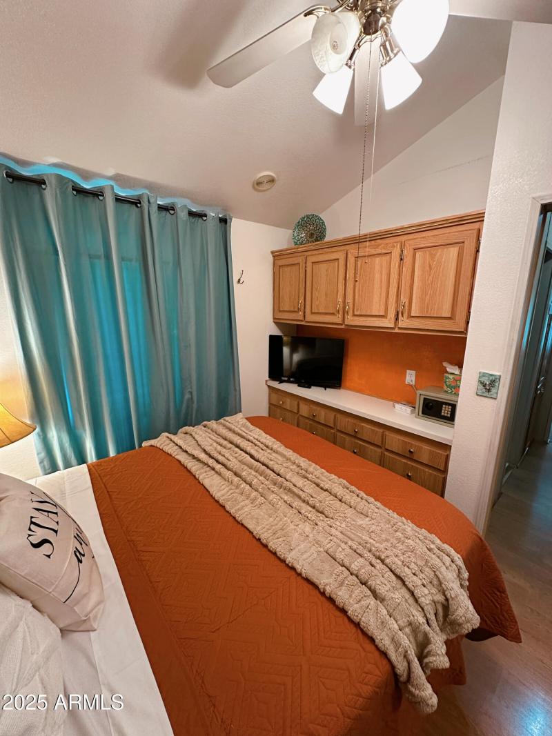 D3DC8AE3-0E49-4016-A533-2106787B6D6C