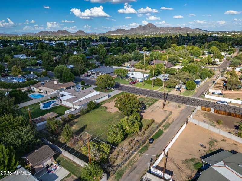 23-web-or-mls-5704 N 11th Ave--23