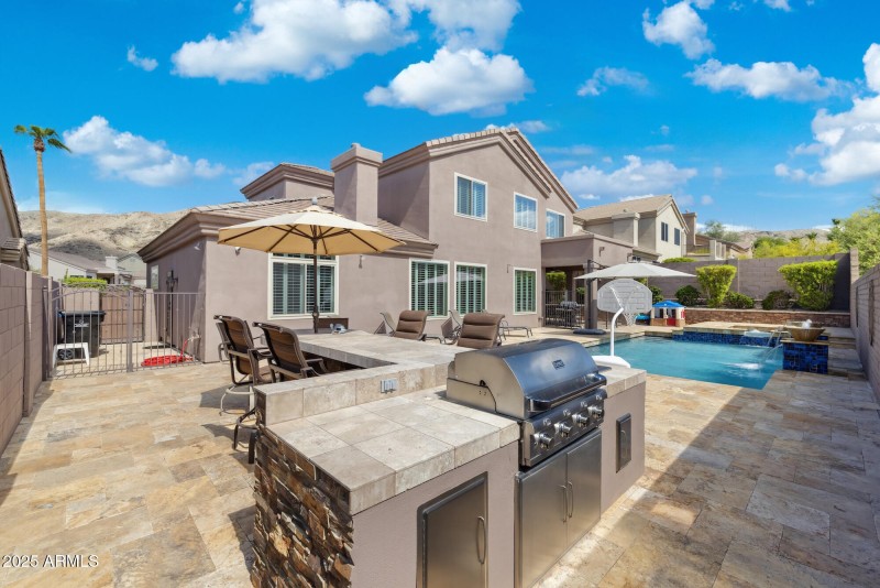 Backyard Bar & Grill