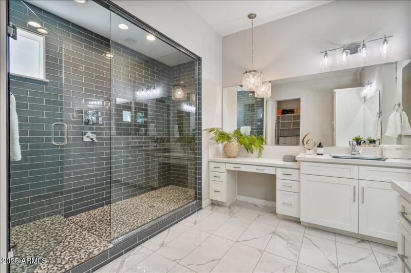 Shower with Sprayers and Wand