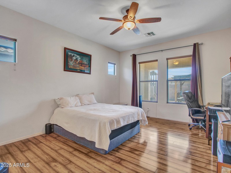 13-Primary-bedroom-(2)