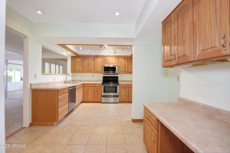 Convenient KitchenDesk/ Key Drop