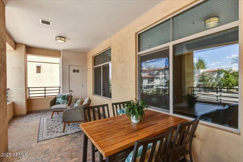 08-Patio w_Brick Paver Flooring