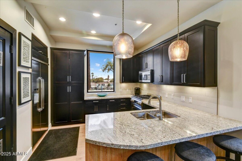 27-Clubhouse Kitchen