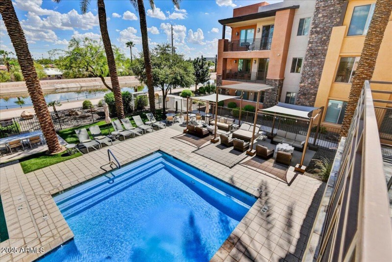 31-Community Pool & Cabanas