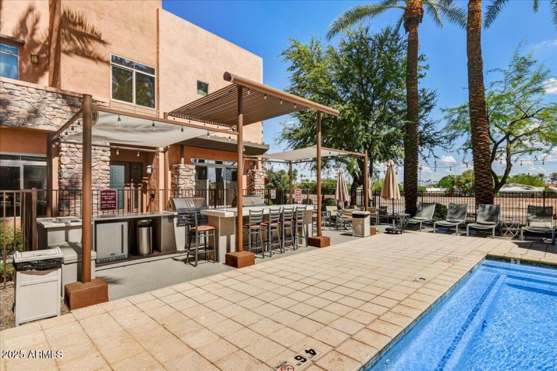 32-Community Pool Grill_Bar