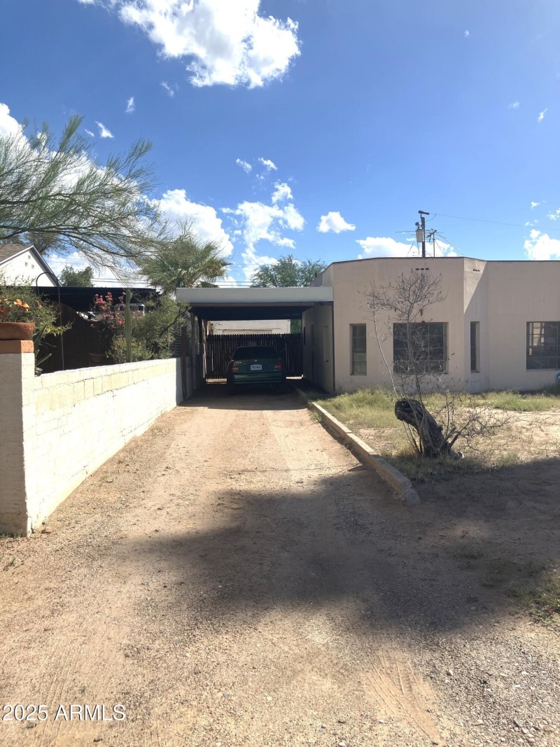 Front of 1637 E Roma Ave