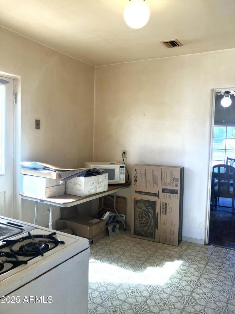 Large, Eat-In Kitchen