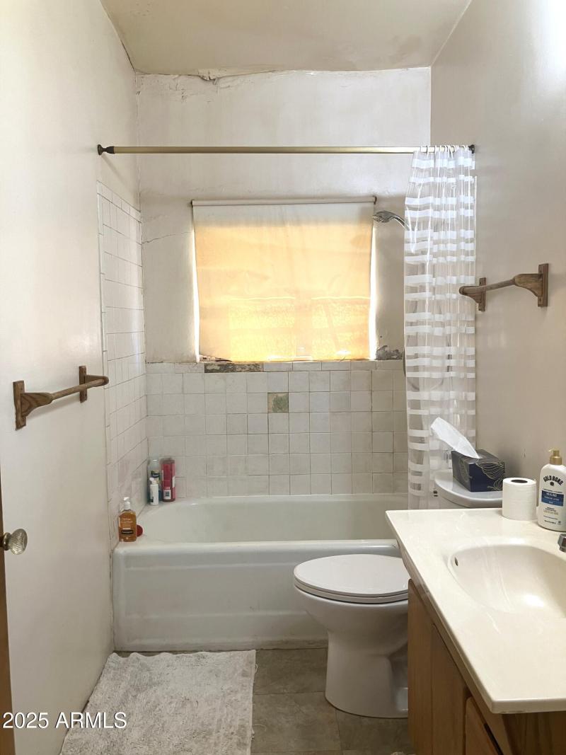 Master Bath off Hallway