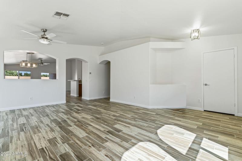 8-web-or-mls-Done Interior-27