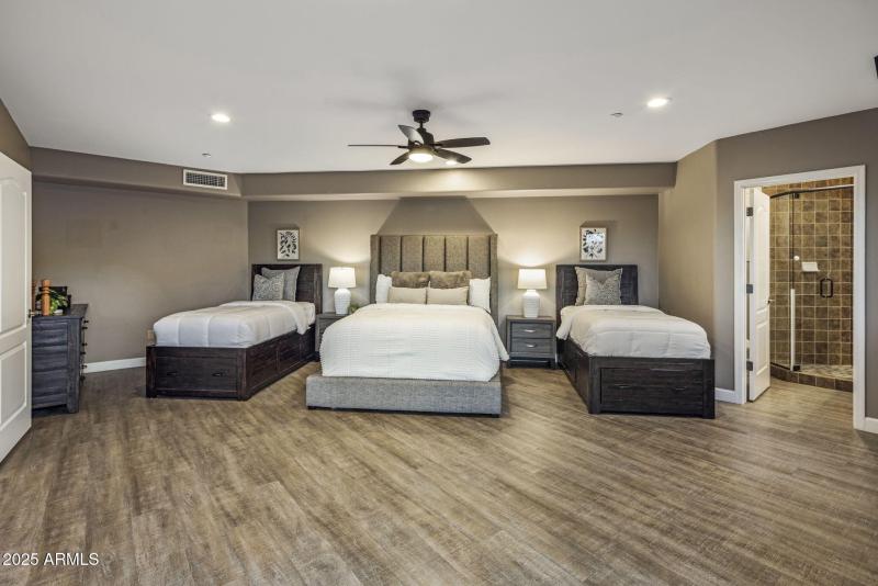 Downstairs XL bedroom bunkroom