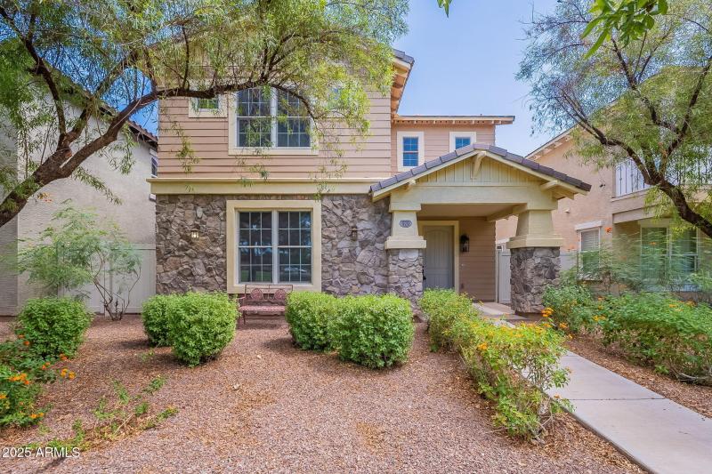 large-019940ae-efc0-7393-add7-3c5a6a7020