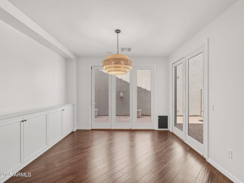 large-019940ae-f0f2-729b-afe8-fbc2f64c1e