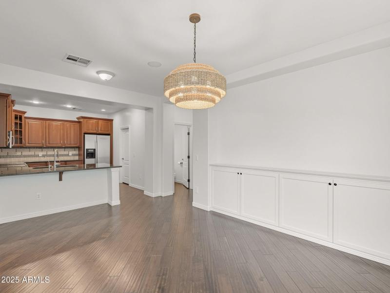 large-019940ae-f190-7321-9c1b-5c3e4da1dd