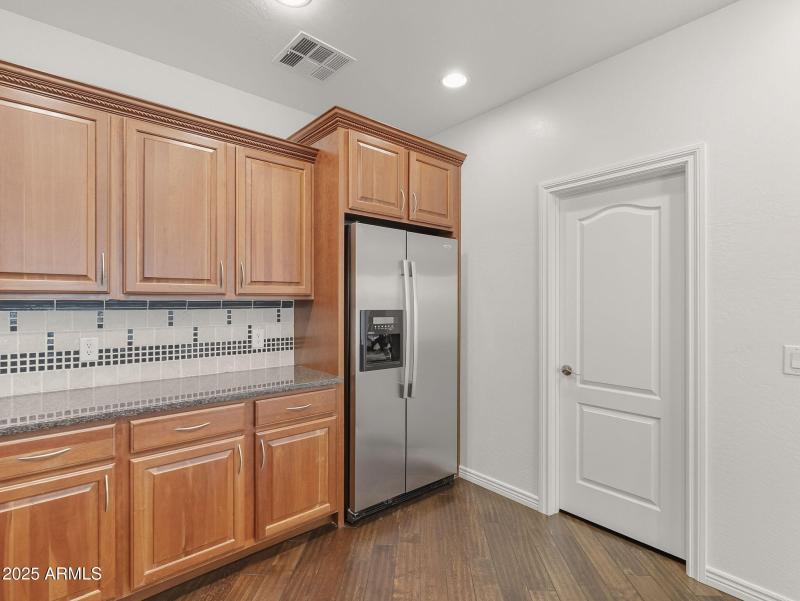 large-019940ae-f292-7009-a398-93098d02d9