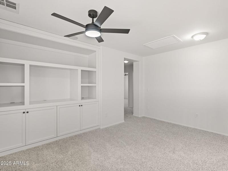 large-019940ae-f4b4-71b3-b8ef-f793dc9546