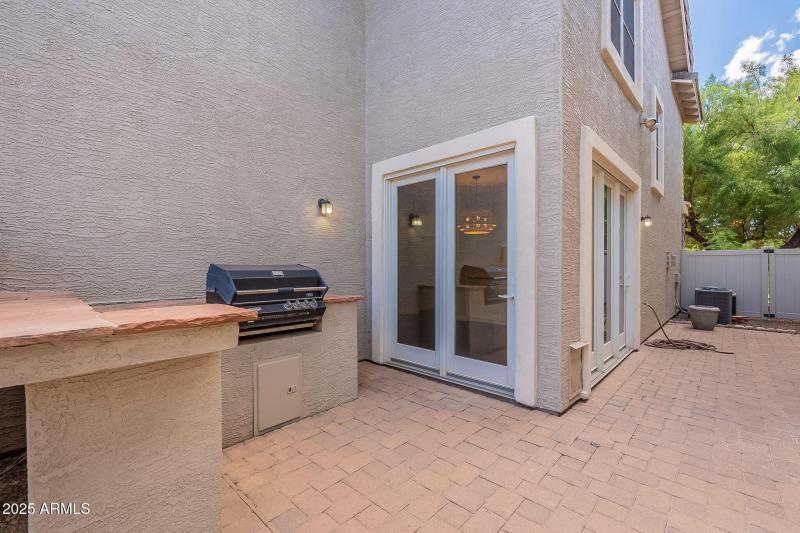 large-019940ae-f825-734a-8a3e-dcb04006bc