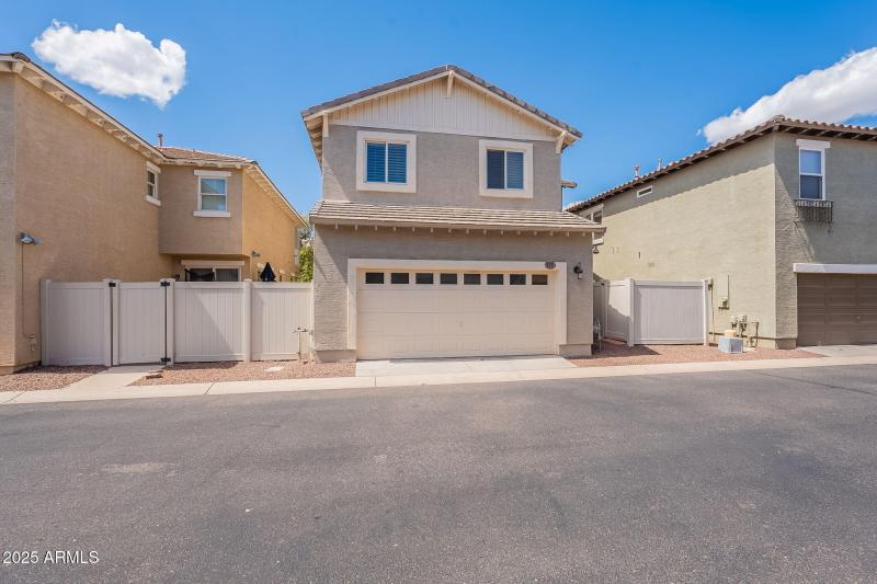 large-019940ae-f962-72c3-8ee2-8c6f49afc4