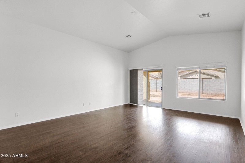 21-web-or-mls-P1293140