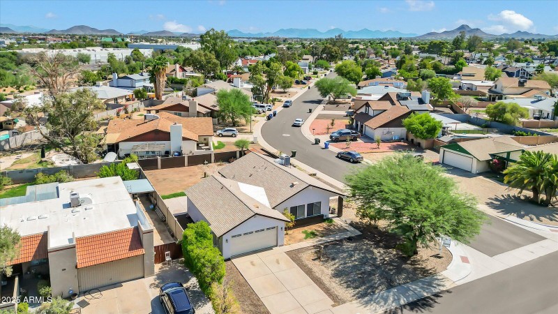 2442 W LE MARCHE AVE