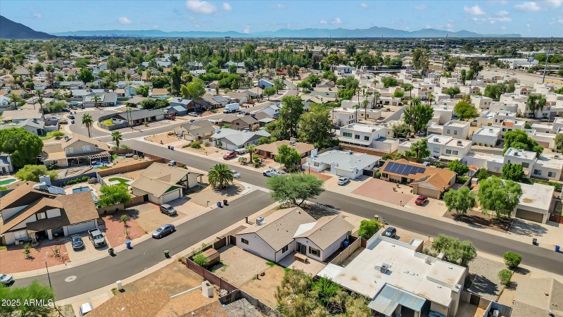 2442 W LE MARCHE AVE