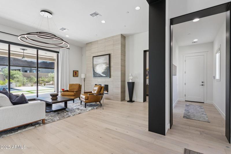 9-web-or-mls-12885-e-rosewood-dr