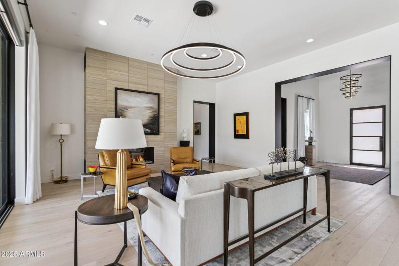 12-web-or-mls-12885-e-rosewood-dr