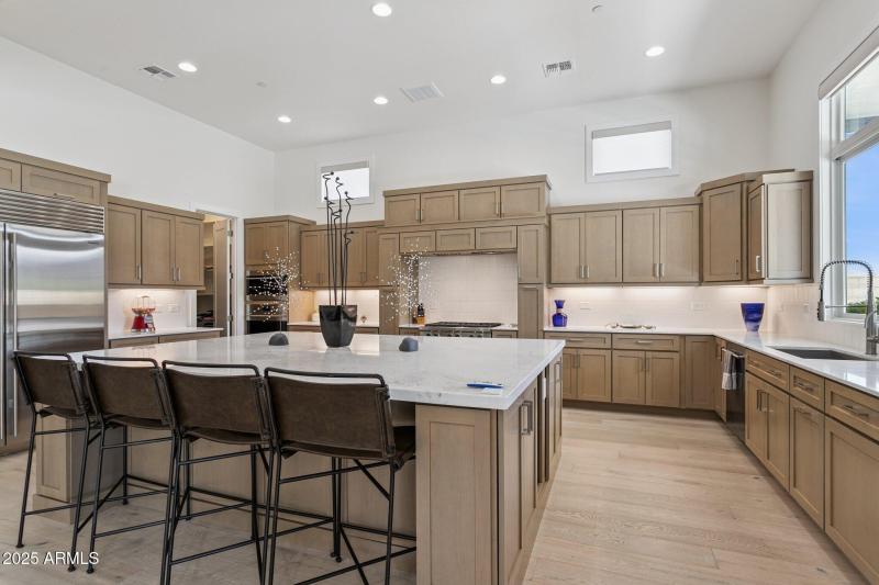 17-web-or-mls-12885-e-rosewood-dr