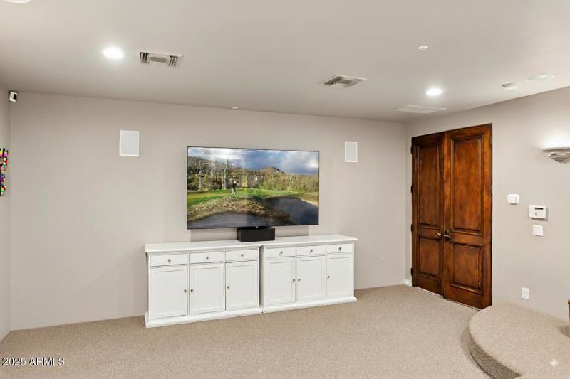 Theater/Playroom-5738-n-32nd-pl