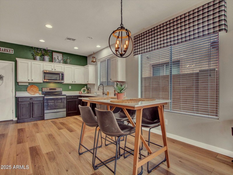 Twain_kitchen_richer_4