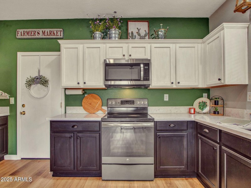 Twain_kitchen_richer_3