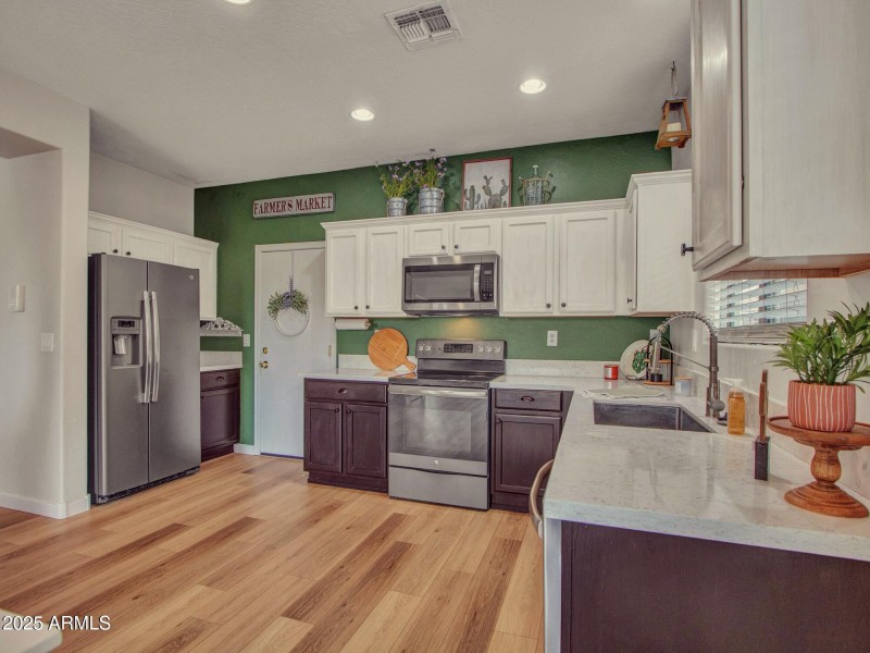 Twain_kitchen_richer_1