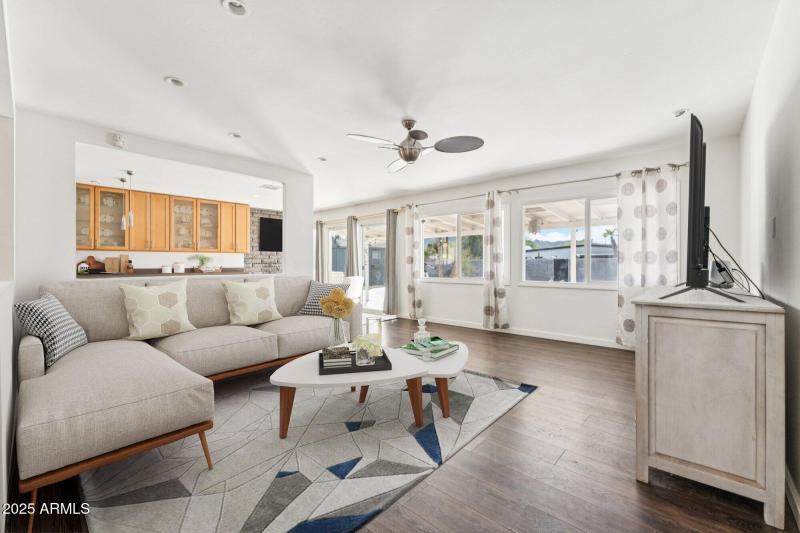 9832 staged living room_1