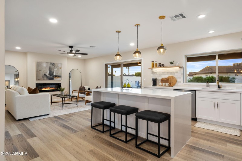 18-web-or-mls-15034-n-54th-st