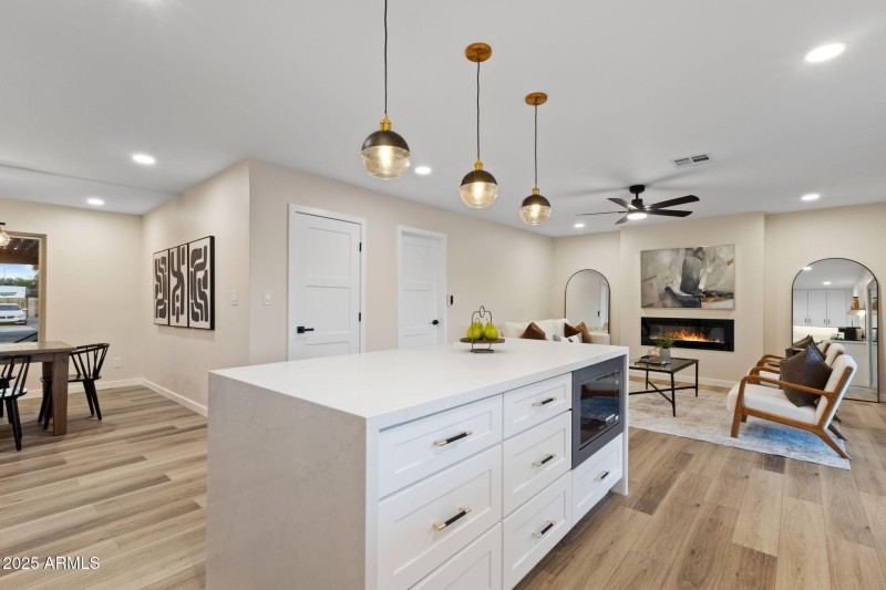 22-web-or-mls-15034-n-54th-st