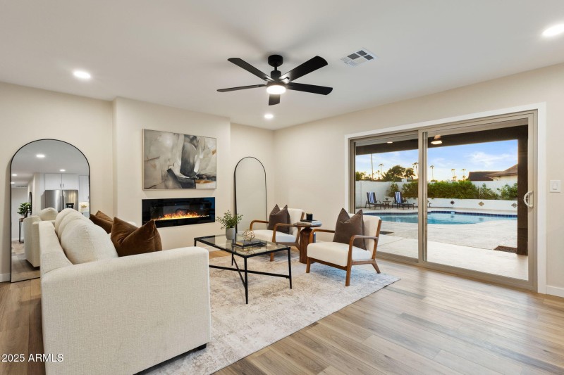 24-web-or-mls-15034-n-54th-st