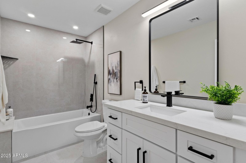 31-web-or-mls-15034-n-54th-st