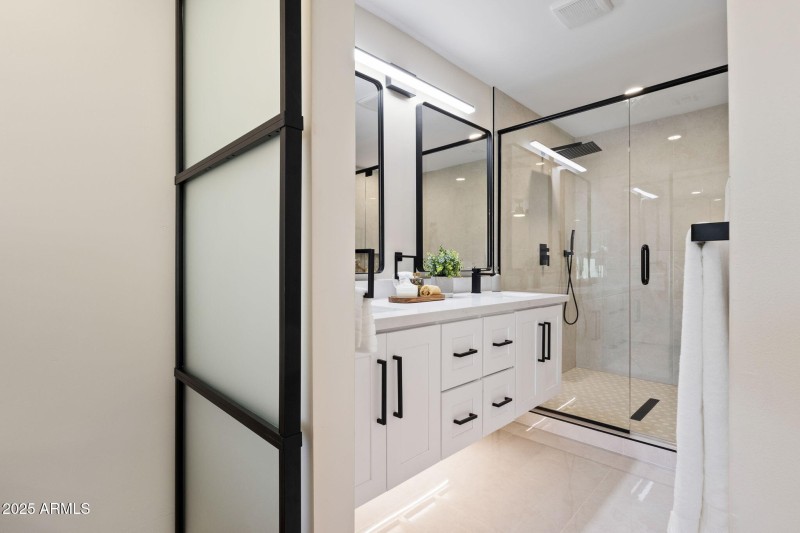 49-web-or-mls-15034-n-54th-st